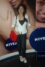 Sonal Sehgal at Nivea promotional event in Malad on 30th Sept 2011 (25).JPG